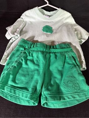 Nike Kids Green Two-Piece Matching Tee and Shorts Set
